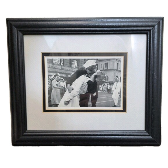 Vintage V-J Day Kiss In Time Square Wood Framed 12.5"X10.5" World War II Print - Picture 1 of 4